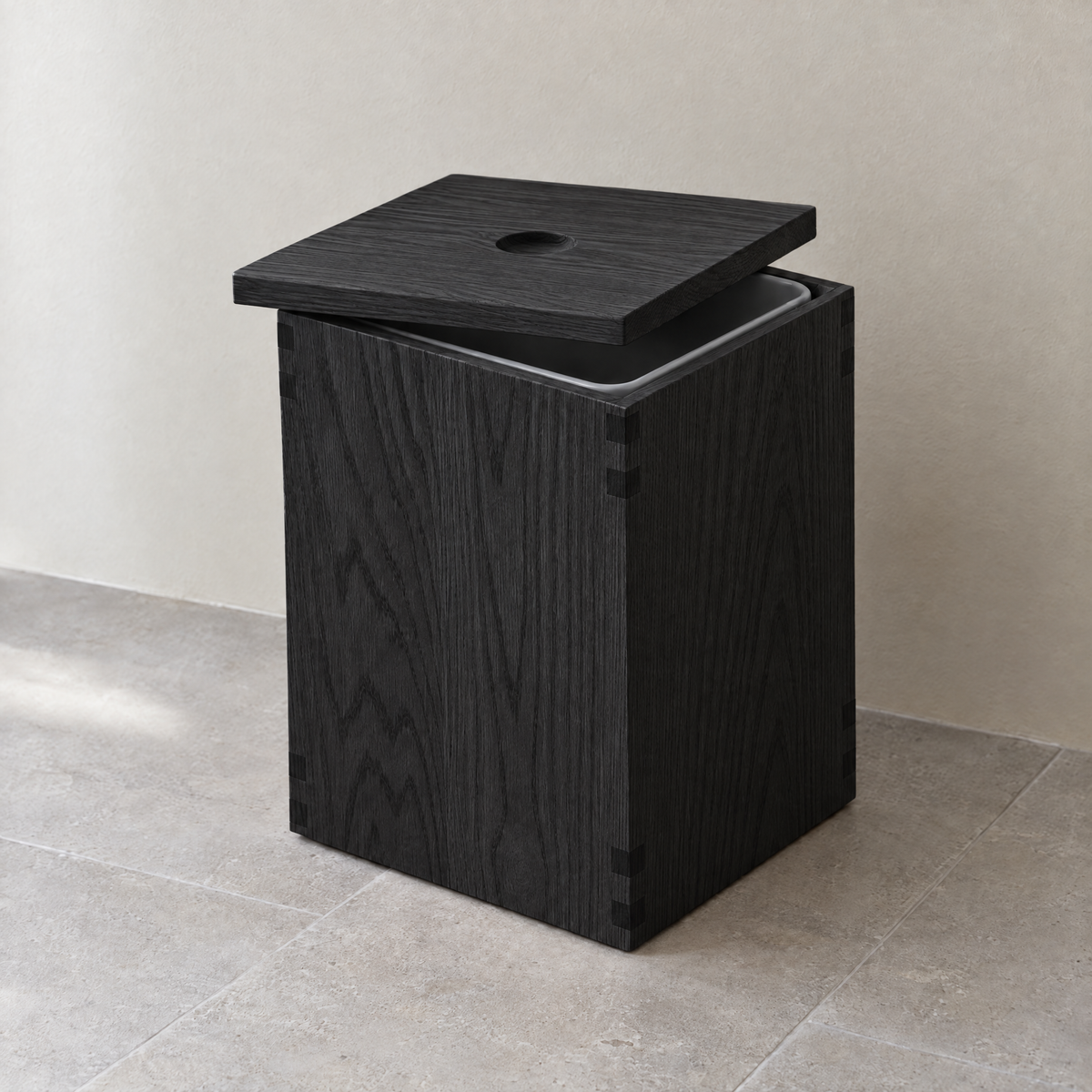 Lidded bathroom bin in black-stained ash